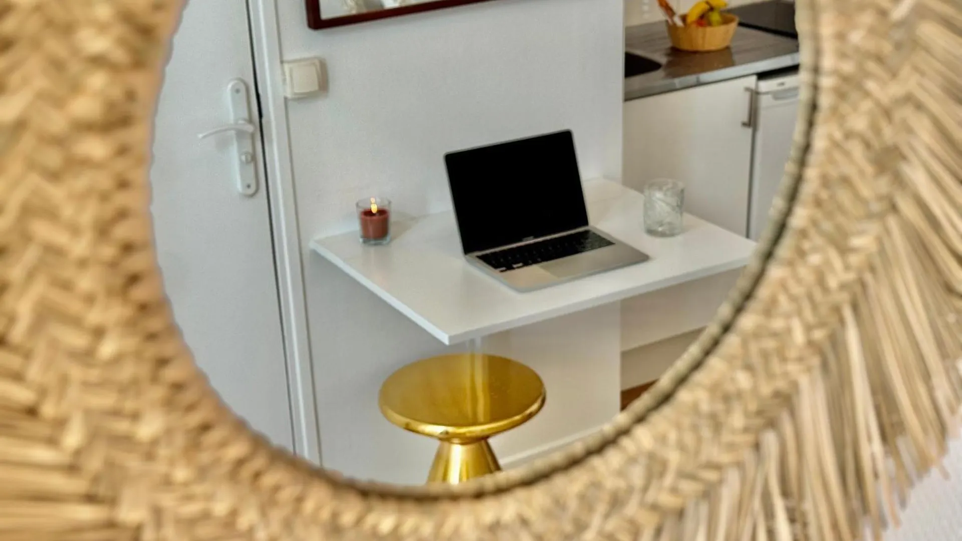 Petit Paris Apartment 0*,